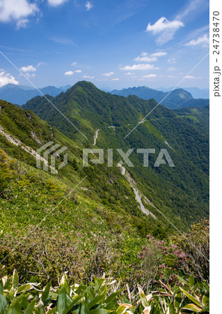 瓶ヶ森（かめがもり）から寒風山・笹ヶ峰方面を眺める 24738470