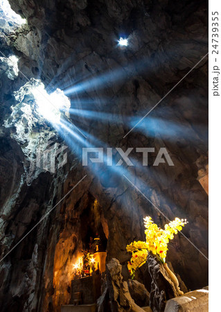 ベトナムの五行山にあるフェンコン洞窟 24739355