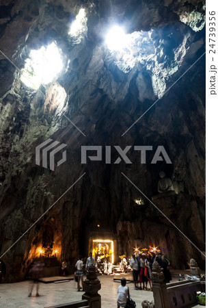 ベトナムの五行山にあるフェンコン洞窟 ベトナムの五行山にあるフェンコン洞窟 24739356