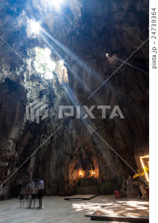 ベトナムの五行山にあるフェンコン洞窟 24739364