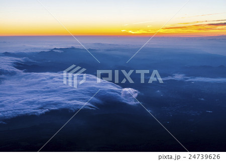 富士山と雲と御来光 24739626
