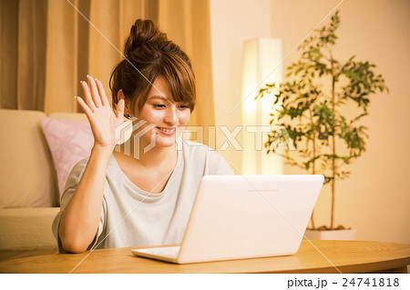 若い女性 24741818