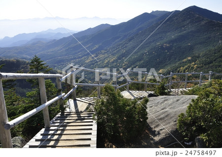 奥秩父山塊 金峰山と夢の庭園 24758497