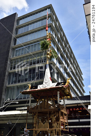 祇園祭　長刀鉾の鉾建て 24761194