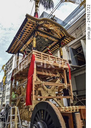 祇園祭　菊水鉾の鉾建て 24761722