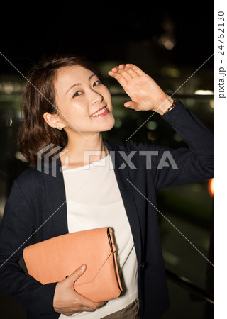 夜 女性 ポートレート 夜 女性 ポートレート 24762130