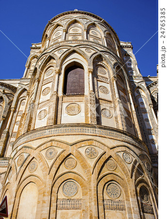 View apses Monreale Cathedral  24765385