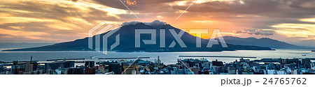 桜島と鹿児島市内・パノラマ 24765762