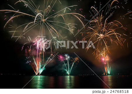 福井県　敦賀　気比　とうろう流しと大花火大会 24768518