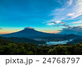 峠から望む富士山と河口湖 24768797