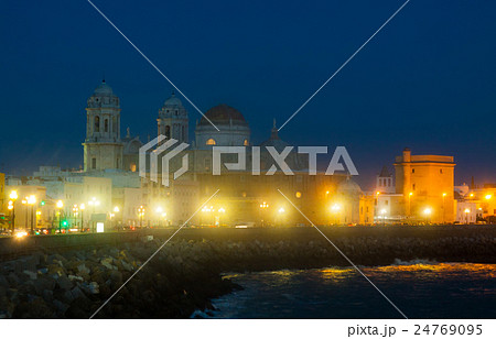 night view of Cathedral in Cadiz 24769095