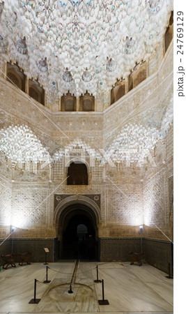 Hall of the two Sisters at Alhambra. Granada, Spain 24769129