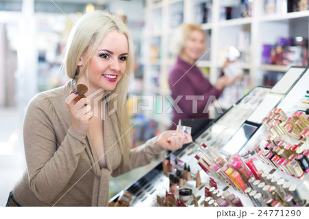 Young woman choosing face powder . Young woman choosing face powder . 24771290