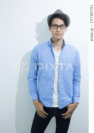 若い男性 若い男性 24780791
