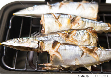 秋刀魚 焼き魚 24780864