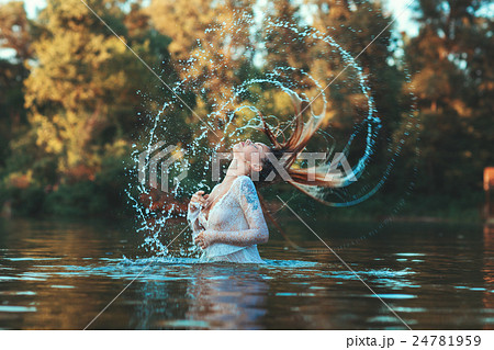 Women's hair makes water spray. Women's hair makes water spray. 24781959