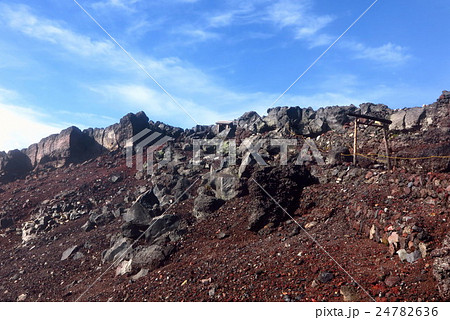 御殿場口下山道:富士登山:世界遺産:日本 御殿場口下山道:富士登山:世界遺産:日本 24782636