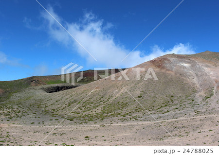 岩手山の火口 24788025