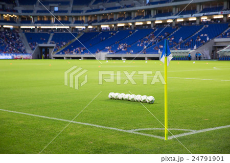 サッカースタジアム コーナーキック  24791901