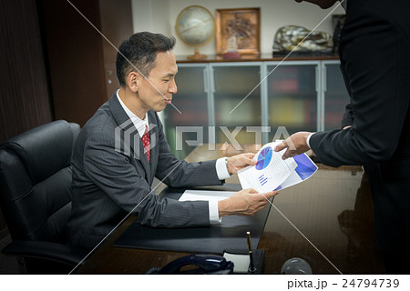 ビジネスシーン、社長室 24794739