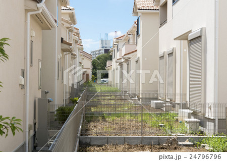 住宅　新築住宅街の専用庭　イメージ 24796796