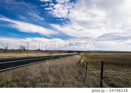 Country main road fading into the distance Country main road fading into the distance 24798238