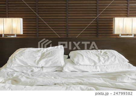 Messy bed 24799382