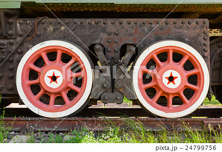 Red wheels with stars of railway gun system 24799756