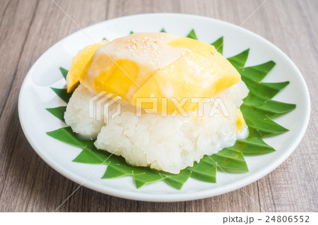 Sticky rice with mango 24806552