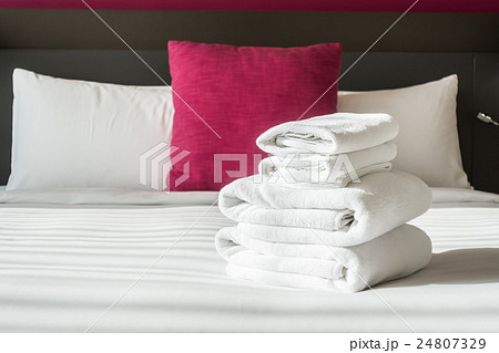 Towel on bed Towel on bed 24807329
