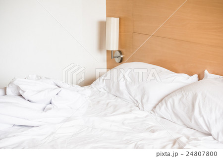 White messy pillow 24807800