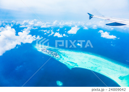 Aerial view of maldives island 24809042