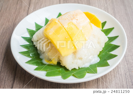 Sticky rice with mango 24811250