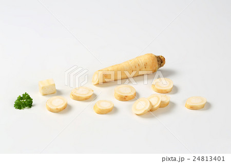 sliced parsley root 24813401