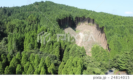 福岡県筑紫郡那珂川町、伐採された山 24814015