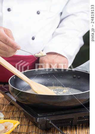 Chef putting minced garlic for cooking Pad Thai 24819133