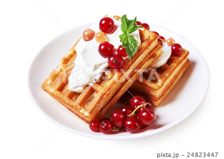 waffles with berries 24823447