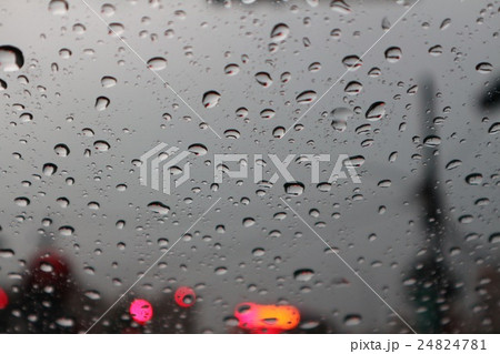 雨 落下 転落 24824781