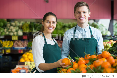Stuff in apron selling sweet oranges, lemons and tangerines 24826714