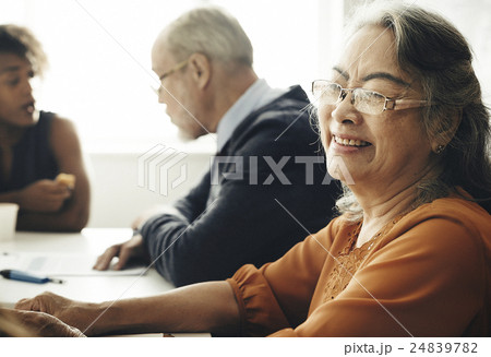 Business Team Organization Brainstorming Meeting Concept Business Team Organization Brainstorming Meeting Concept 24839782