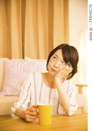 ミドル女性 ミドル女性 24846278