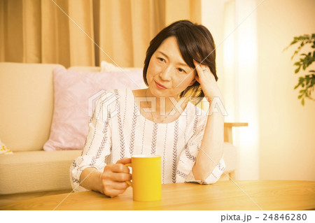 ミドル女性 ミドル女性 24846280