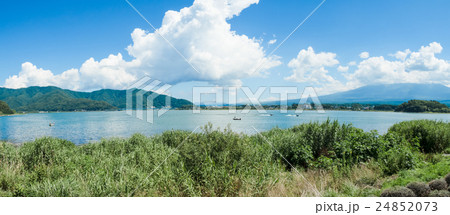 富士山周辺の河口湖 24852073