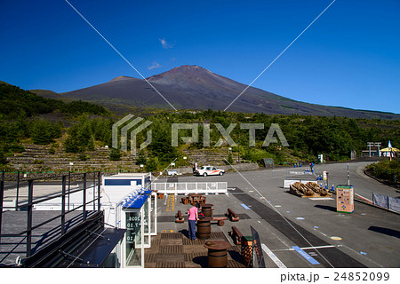 富士山御殿場口新五合目の朝の写真素材