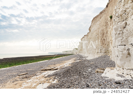 White cliff Birling Gap ocean coast, England, UK 24852427
