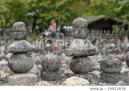 京都　初秋の化野念仏寺　西院の河原 24852638