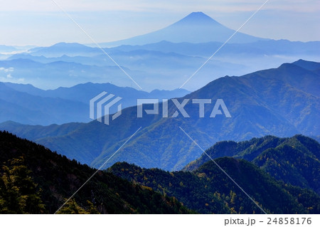 奥秩父・甲武信岳から見る富士山 24858176