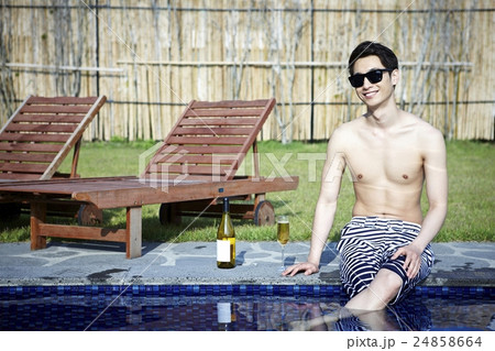 プールでデート プールでデート 24858664