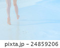海辺の女の子 24859206