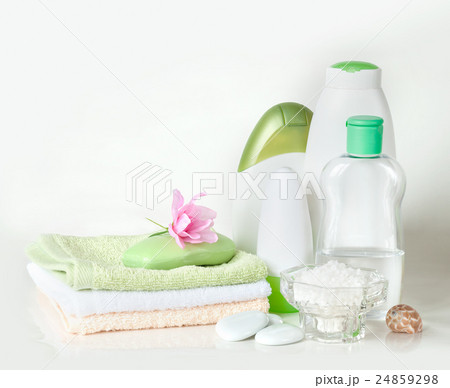 Various bath accessories 24859298